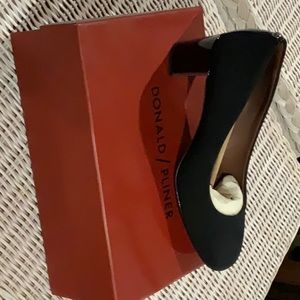 Donald/Pliner Woman's Pump